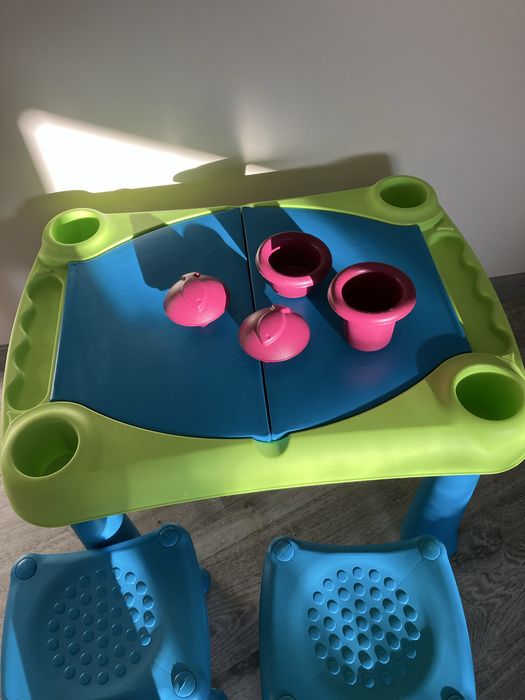 Stolik dla dzieci z krzesełkami