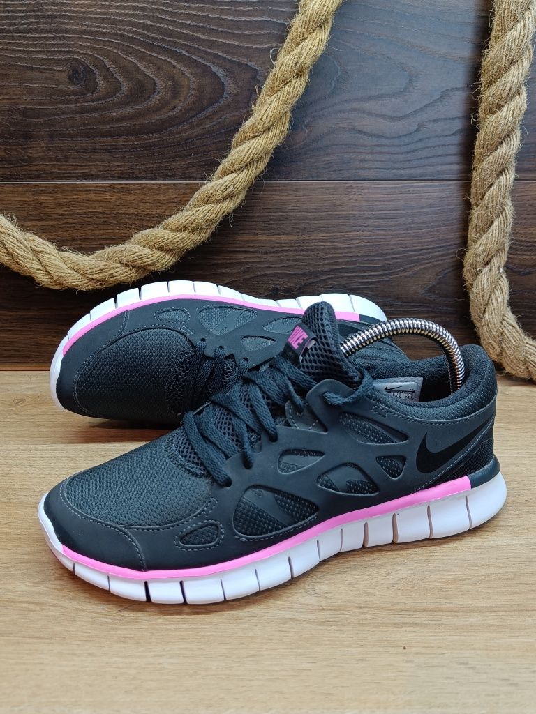 Szare damskie buty sportowe Nike Free Run 2