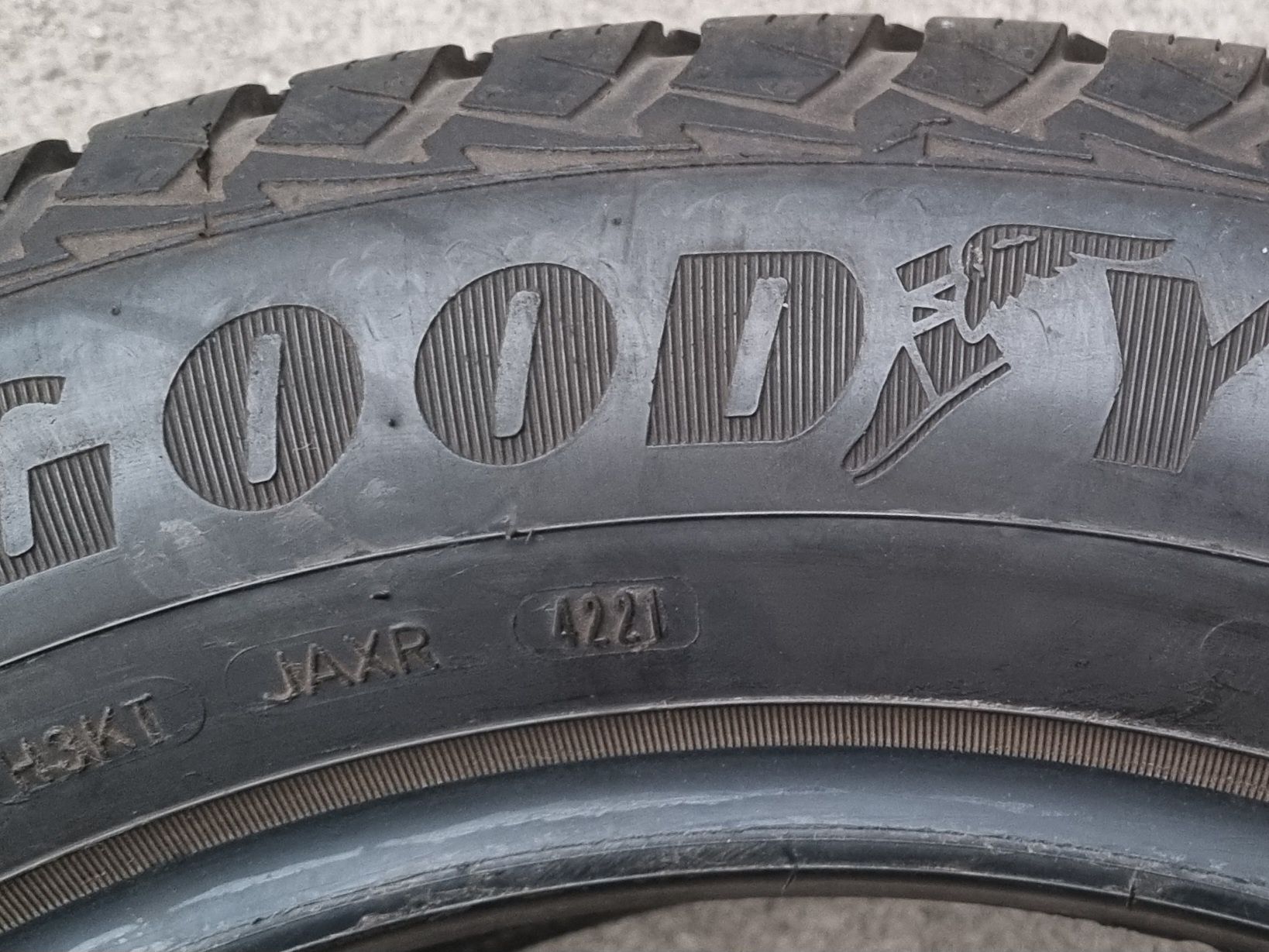 Opona używana 1szt. 215/60/17 Goodyear Vector 4Seasons Gen-2  / 7,8mm