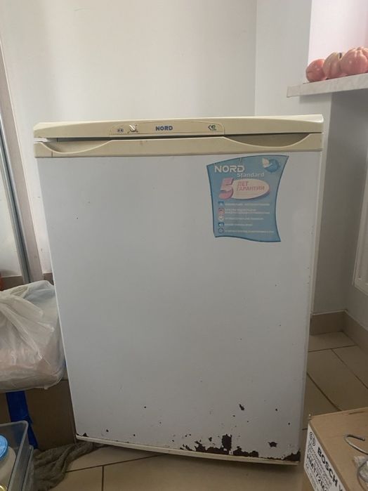 Продам холодильник однокамерний б/у
