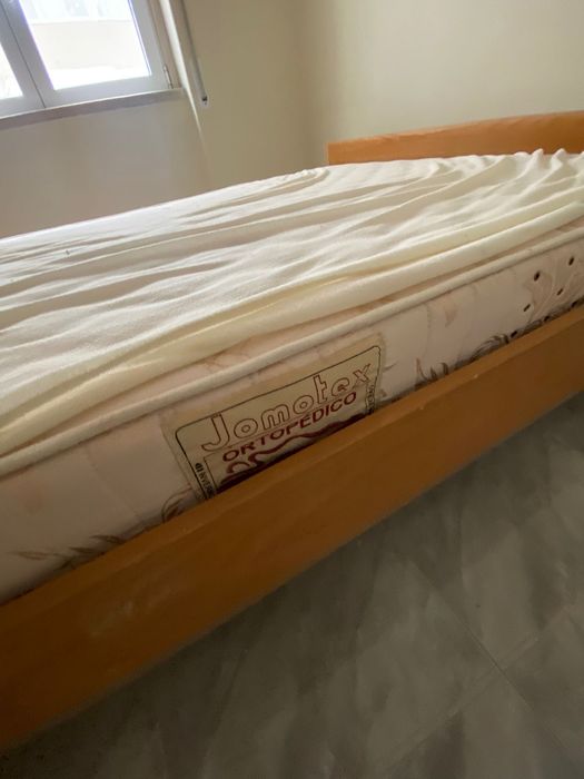 Cama com colchão casal s