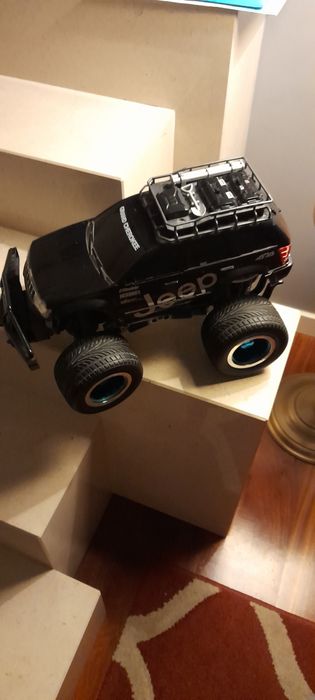 Carro Jeep de brincar