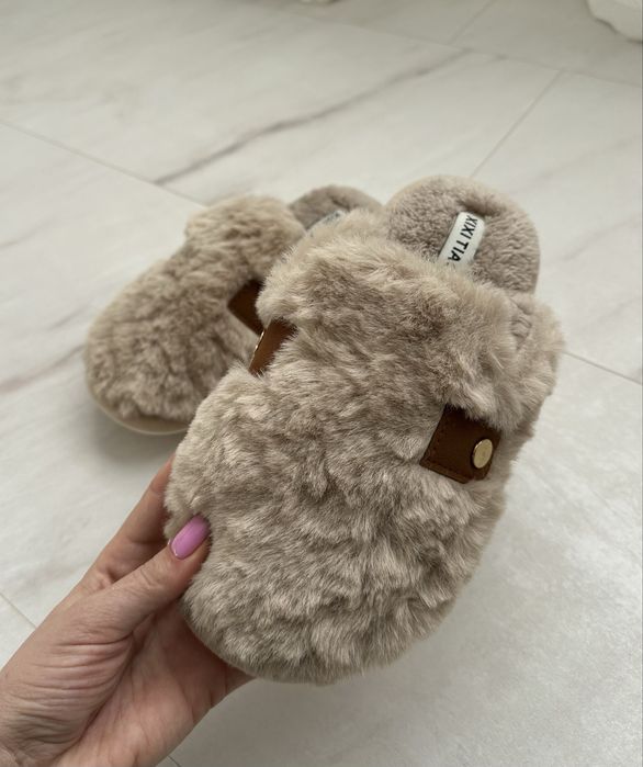 Теплі кімнатні капці, бежевого кольору. Розмір 36