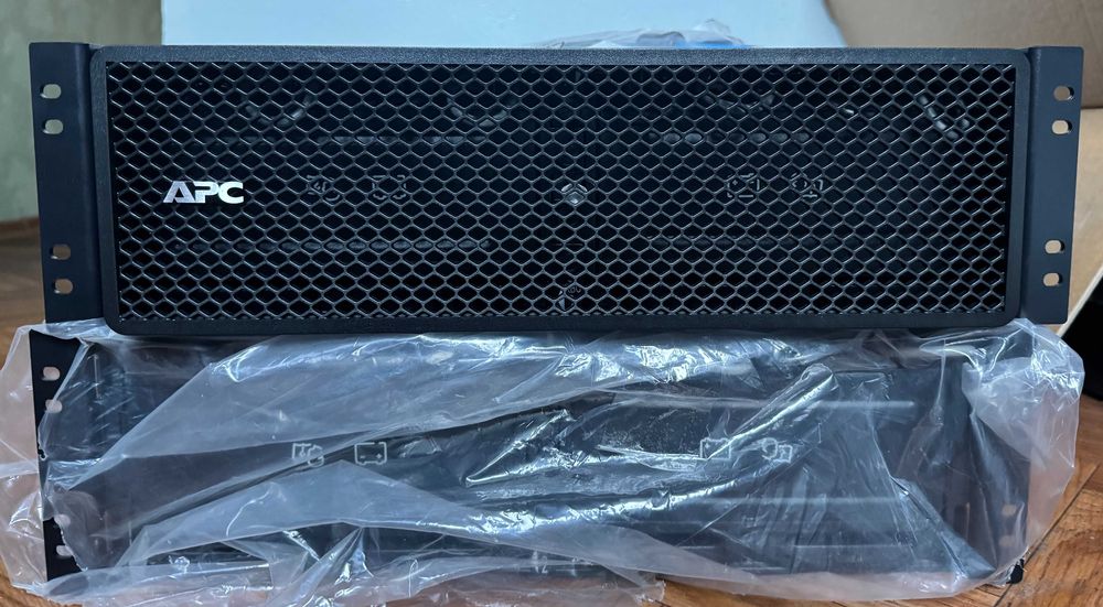 Зовнішній батарейний блок APC SRT192RMBP2 для SRT 8-10kVA