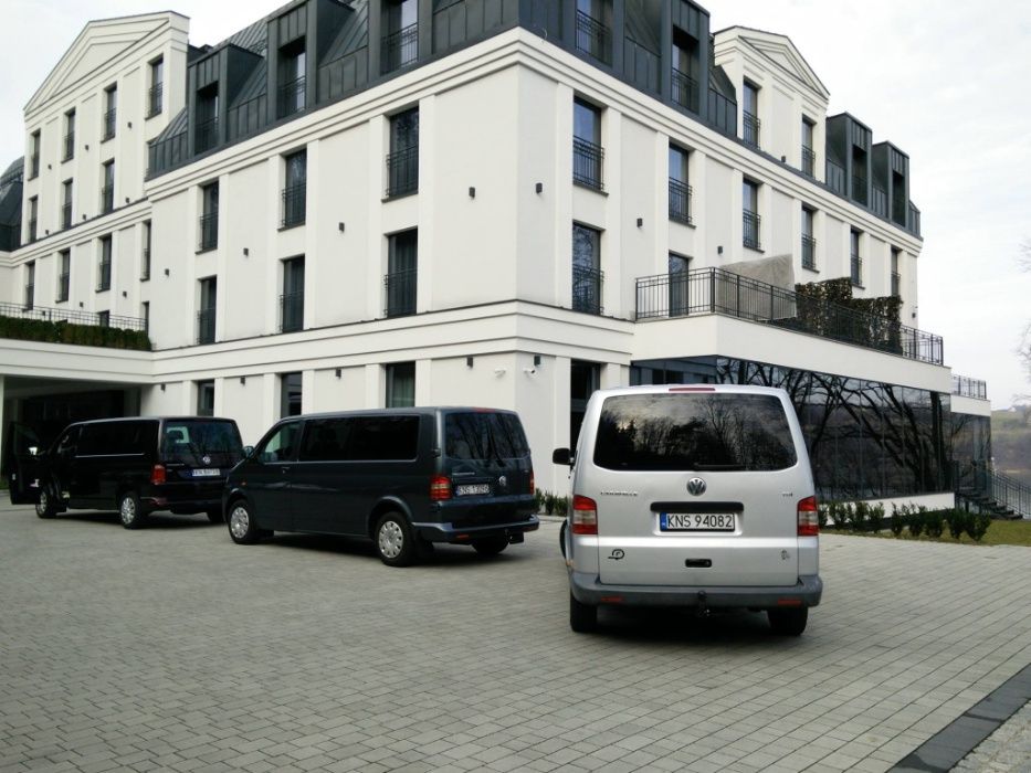 Przewóz osób busami 9 i 19-osobowymi, autobusami