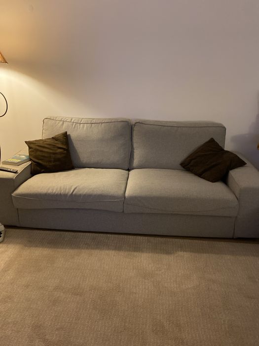 Sofa Kivik 3 lugares cinza em optimo estado.