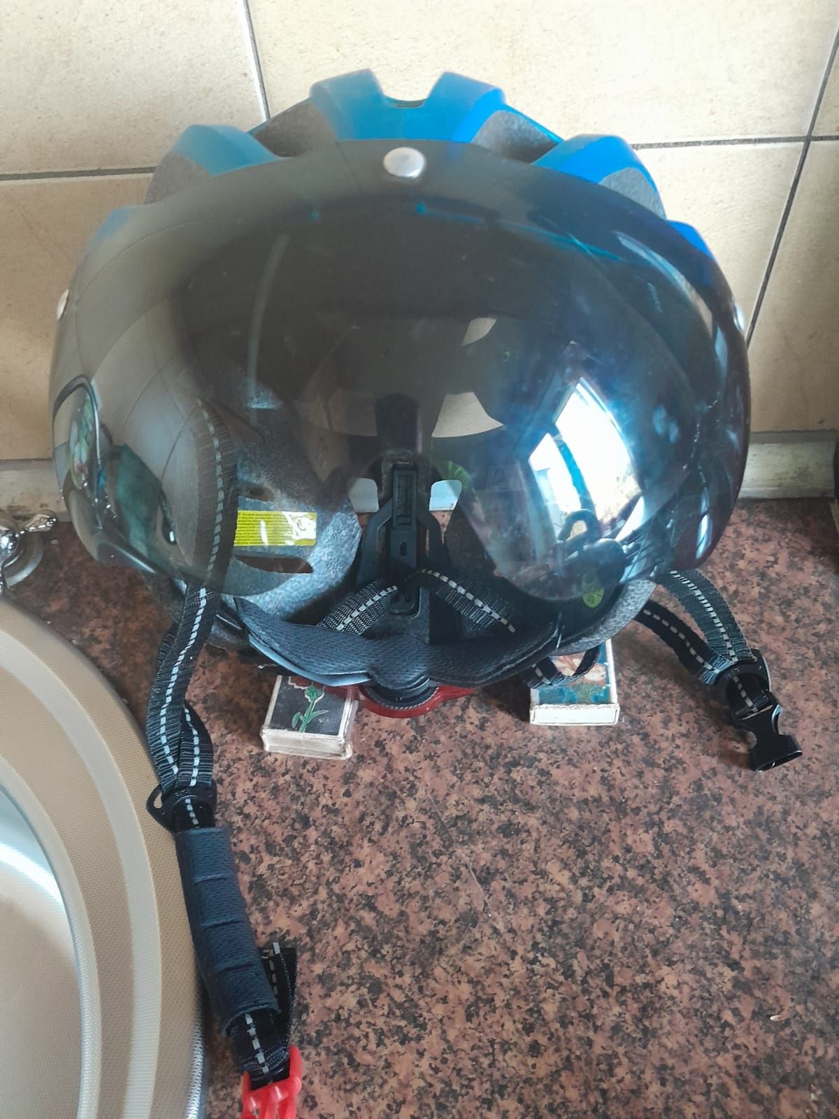 Шлем для электросамоката и велосипед