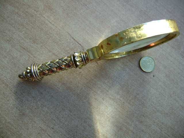 Starocie z PRL - Lupa ozdobna = troszkę porysowana na środku szkła