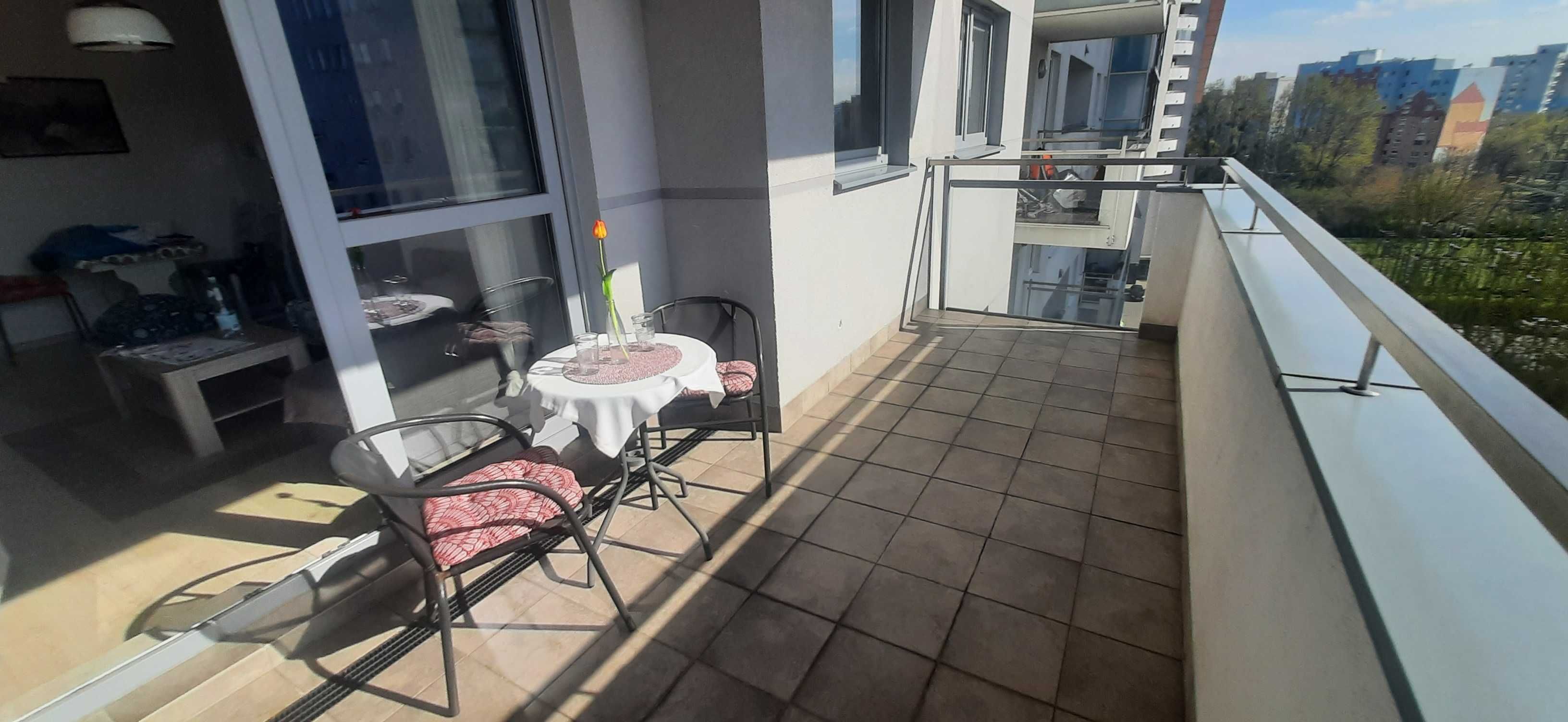 Apartament nad morzem w Gdańsku z dużym balkonem.