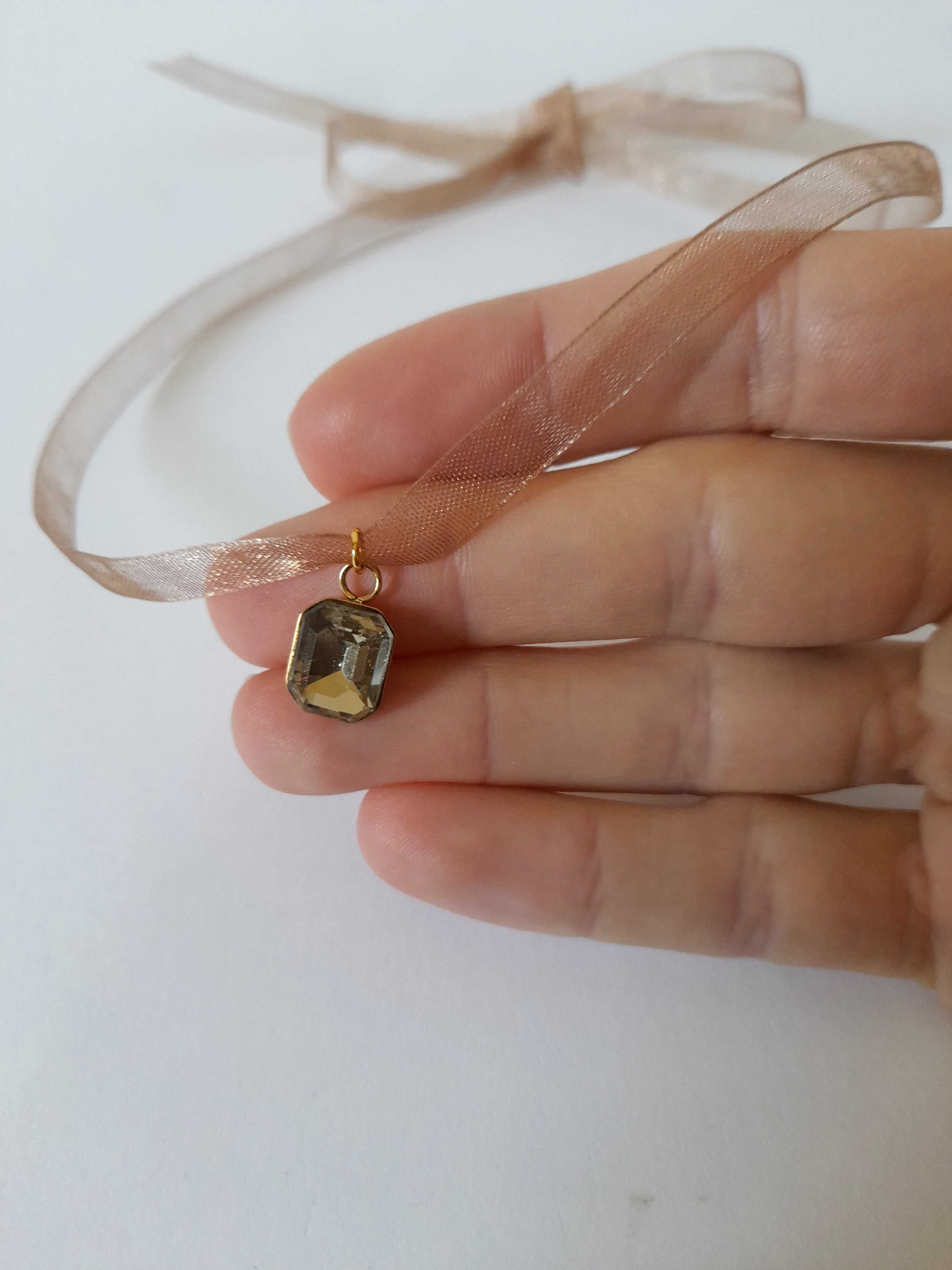 Choker com pingente em aço dourado