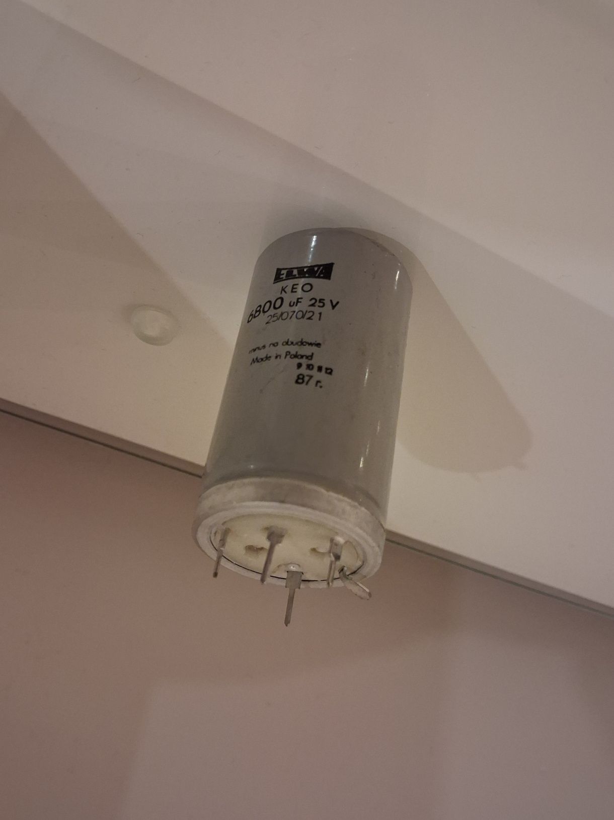 Kondensatory elektroniczne 13 sztuk Elwa 6800 uF 25V