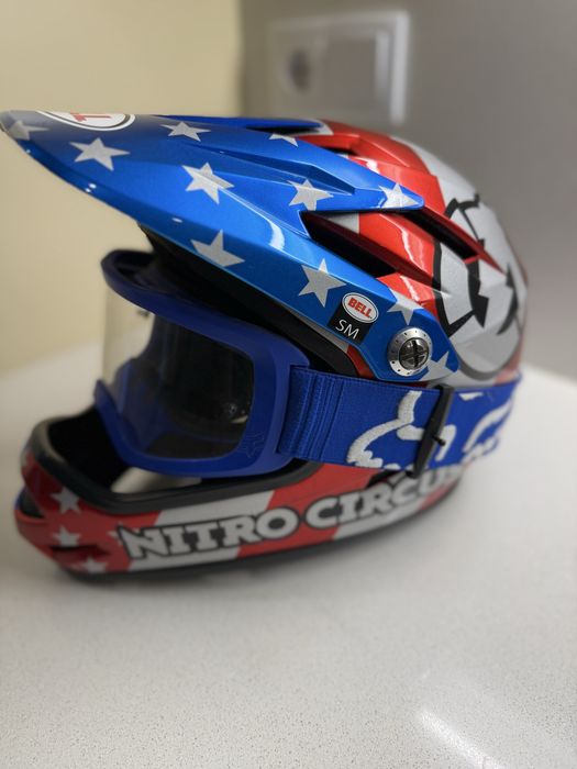 Capacete Bell e oculos fox