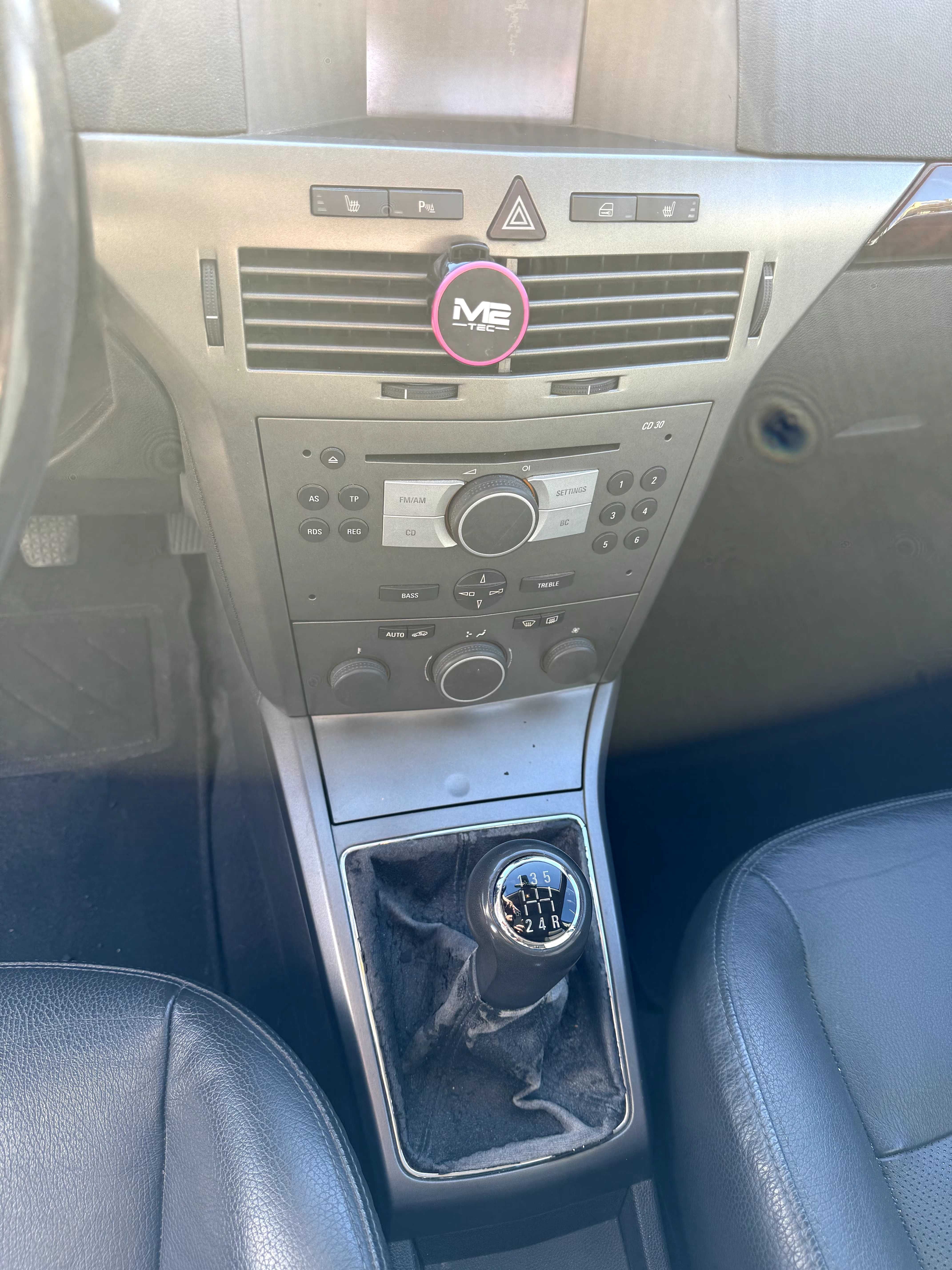 Opel Astra Elegance 1.7 CDTI - 2005
Full Extras - 1 Dono - 144000 Kms