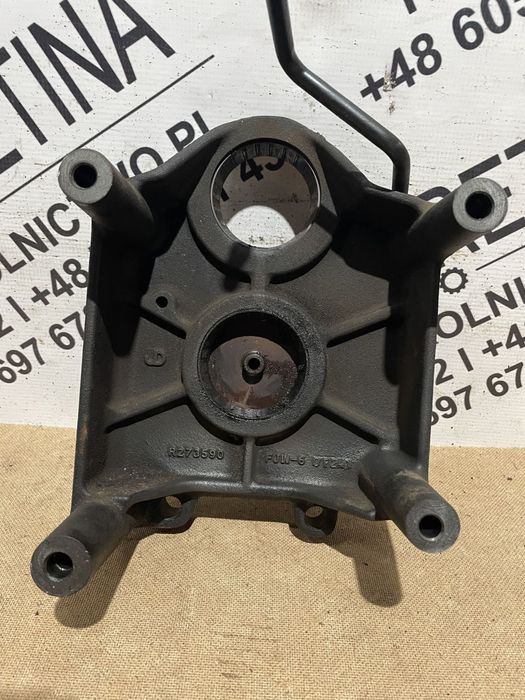 John Deere 5065M 5070M 5080M - wspornik tylnego WOM R273590