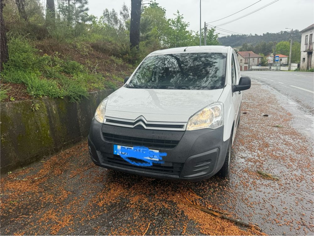 Citroën Berlingo 1.6hdi 100cv CX aut. 6 com patilhas no volante.