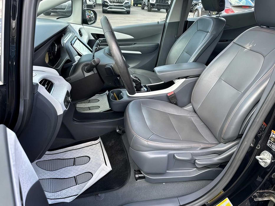Chevrolet Bolt EV      2017