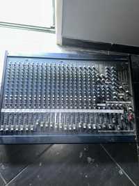 DISC Yamaha MG24/14FX Analogue Mixer