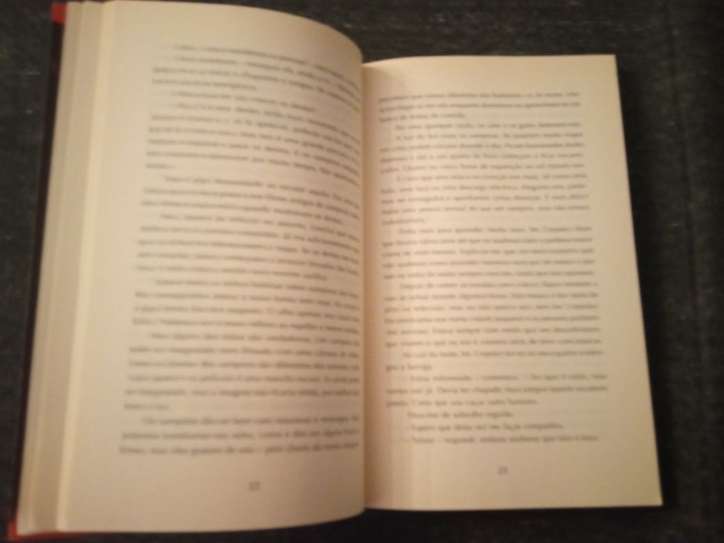 Livro de Terror "Cirque du Freak" Novo