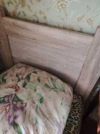 Продам деревянную кровать б/у