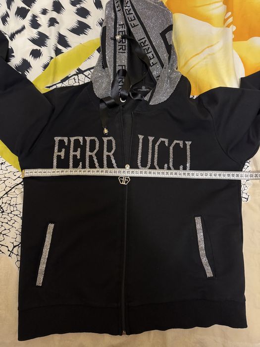 Спортивний костюм в камні