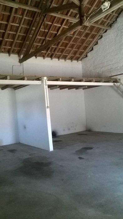 Arrendo Armazém em Assafora / I rent a warehouse in Assafora