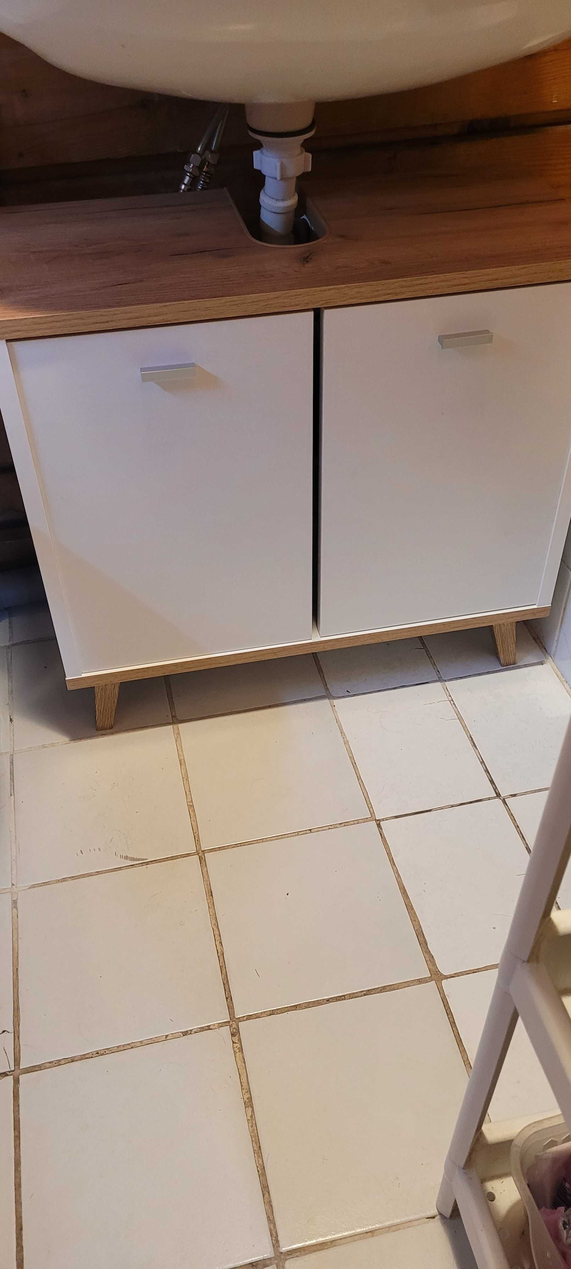 Nowa szafka pod umywalkę