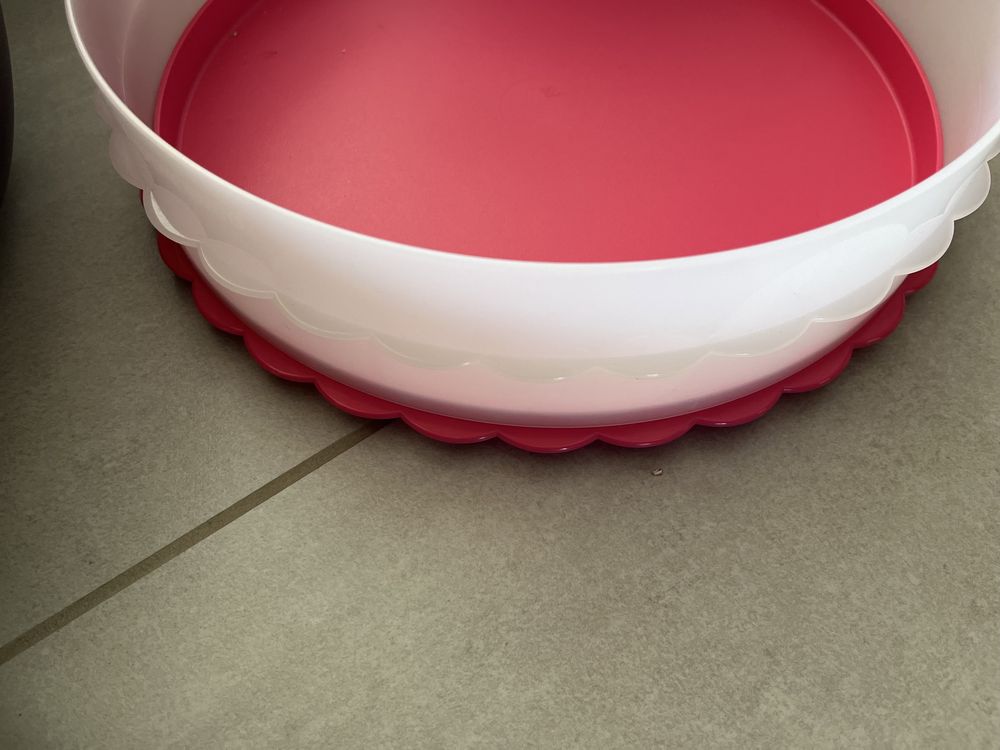 miska Tupperware