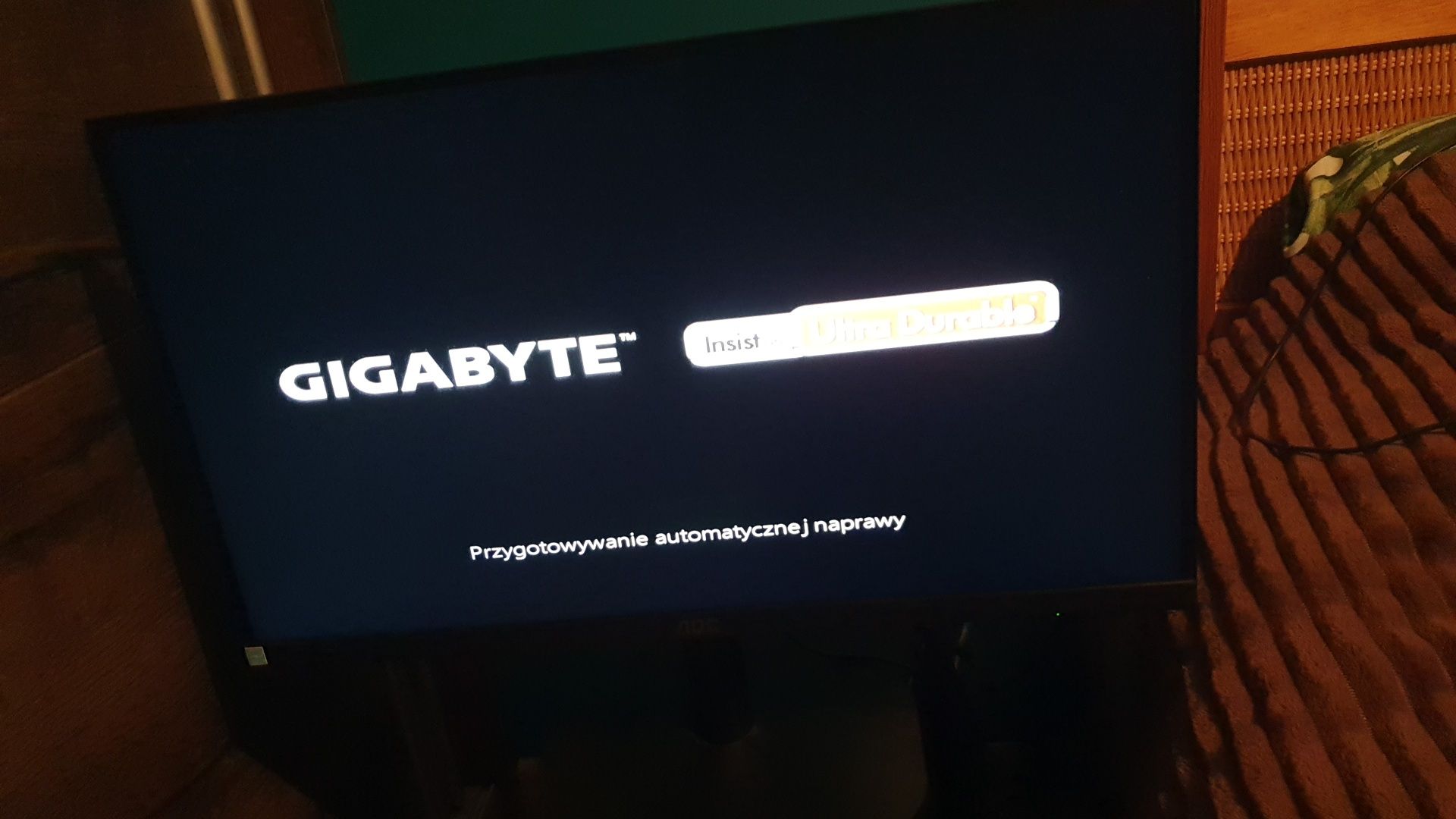 Komputer stacjonarny z monitorem