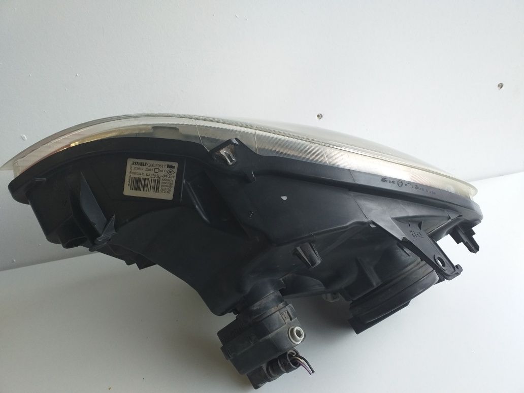 Lampa przednia prawa Renault Kangoo 2 Europa