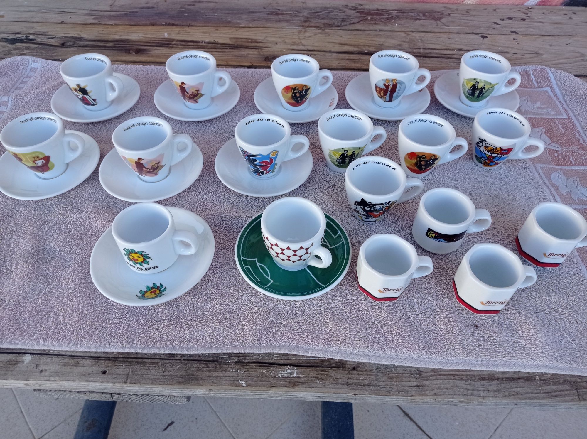 Chávenas de café coleção, Buondi, Torriè, Flor da Selva e Delta.