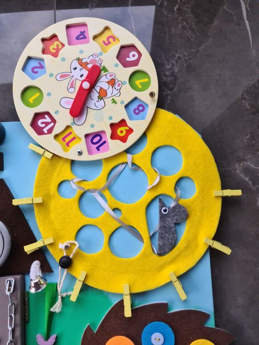 Tablica manipulacyjna sensoryczna edukacyjna