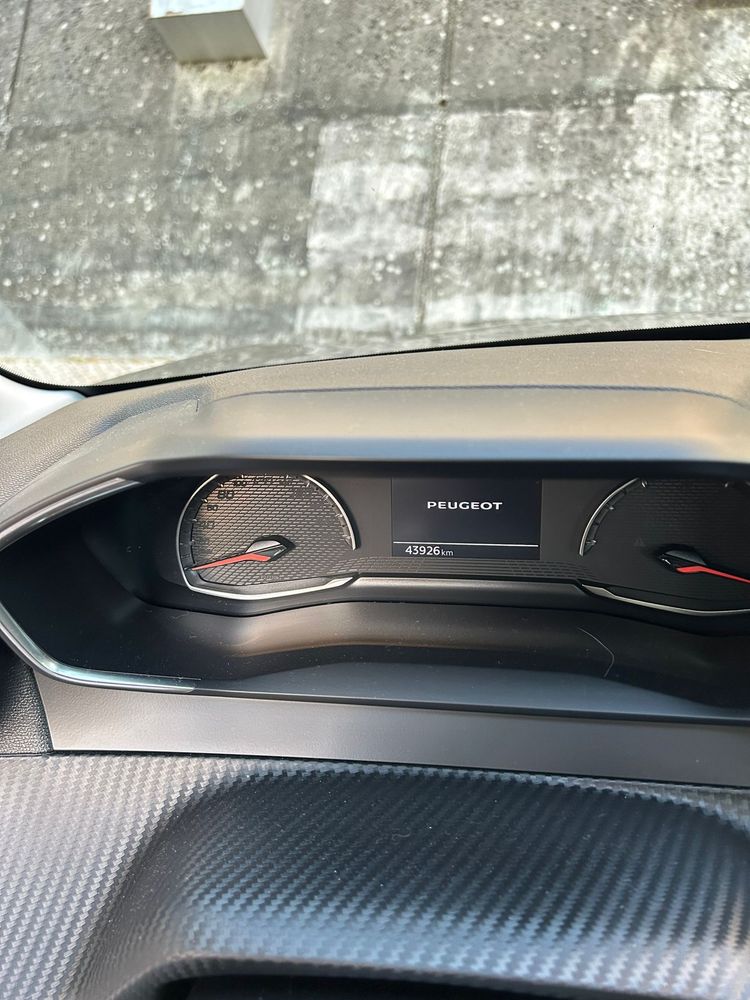 Peugeot 208 Active Pack 1.2 PureTech 100cv em ótimo estado