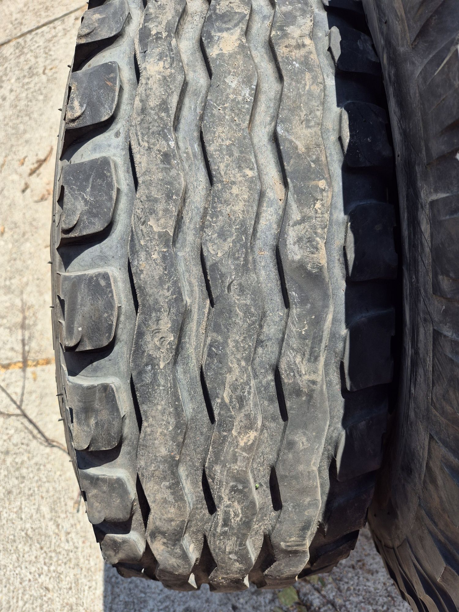 Opony 10.5/80-18