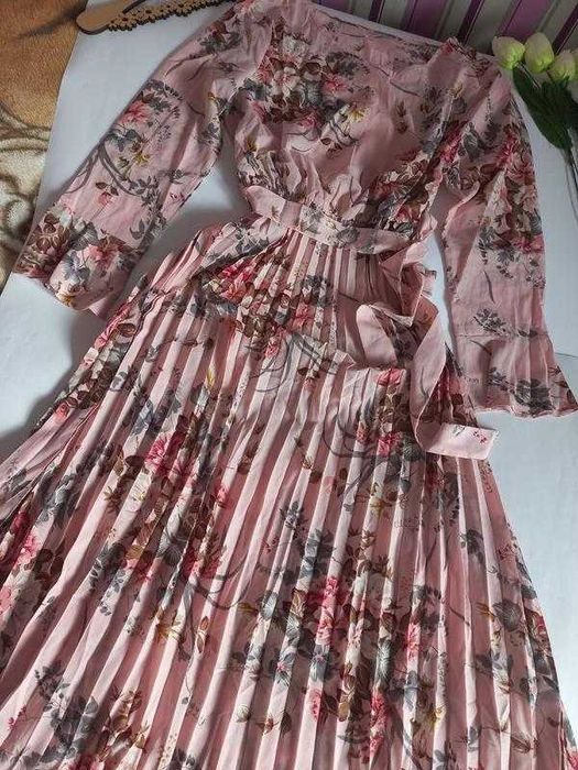 Довга рожева сукня в квіти 48 розмір
