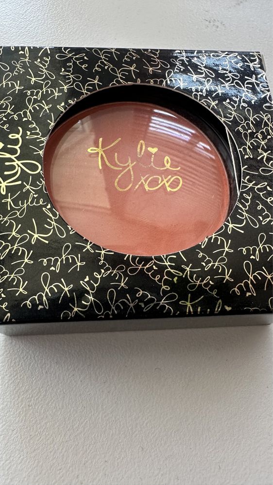 Румяна kylie cosmetics