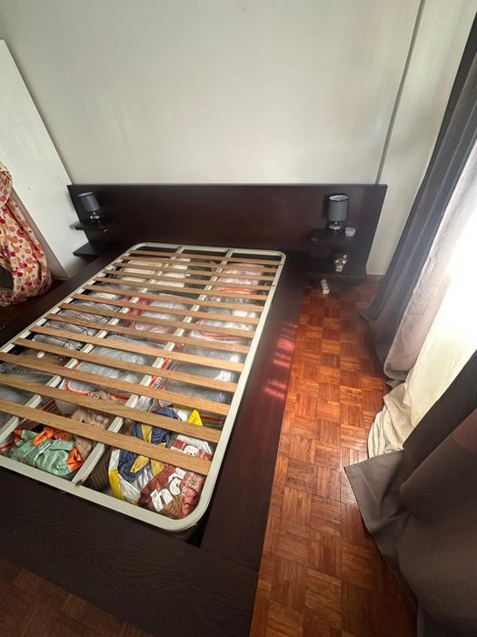 Cama de casal+mesa de cabeceira+aparador