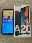 Telemóvel Samsung A20e Novo com oferta de capa