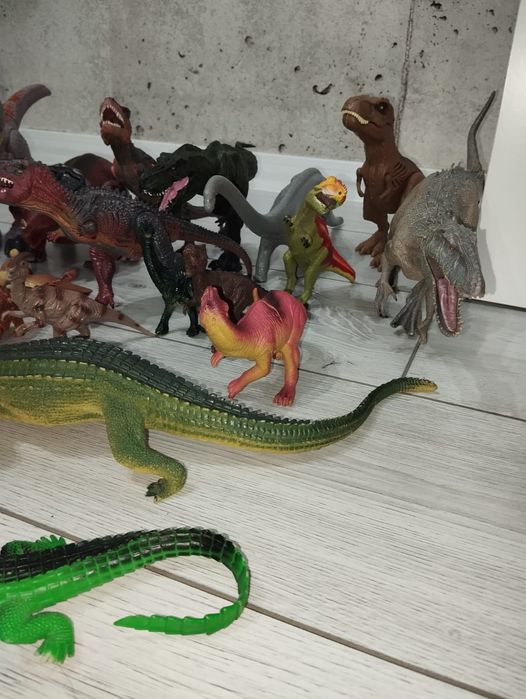 Zestaw figurek dinozaurów, stan bardzo dobry!
