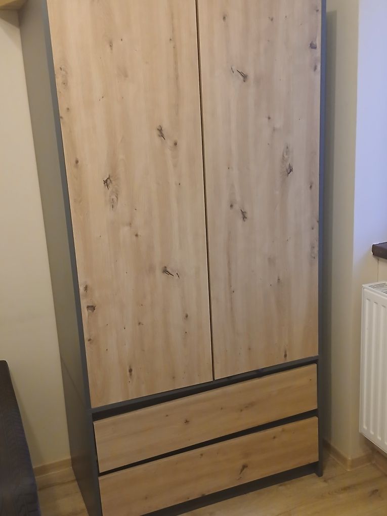 Sprzedam szafę w Bardzo dobrym stanie