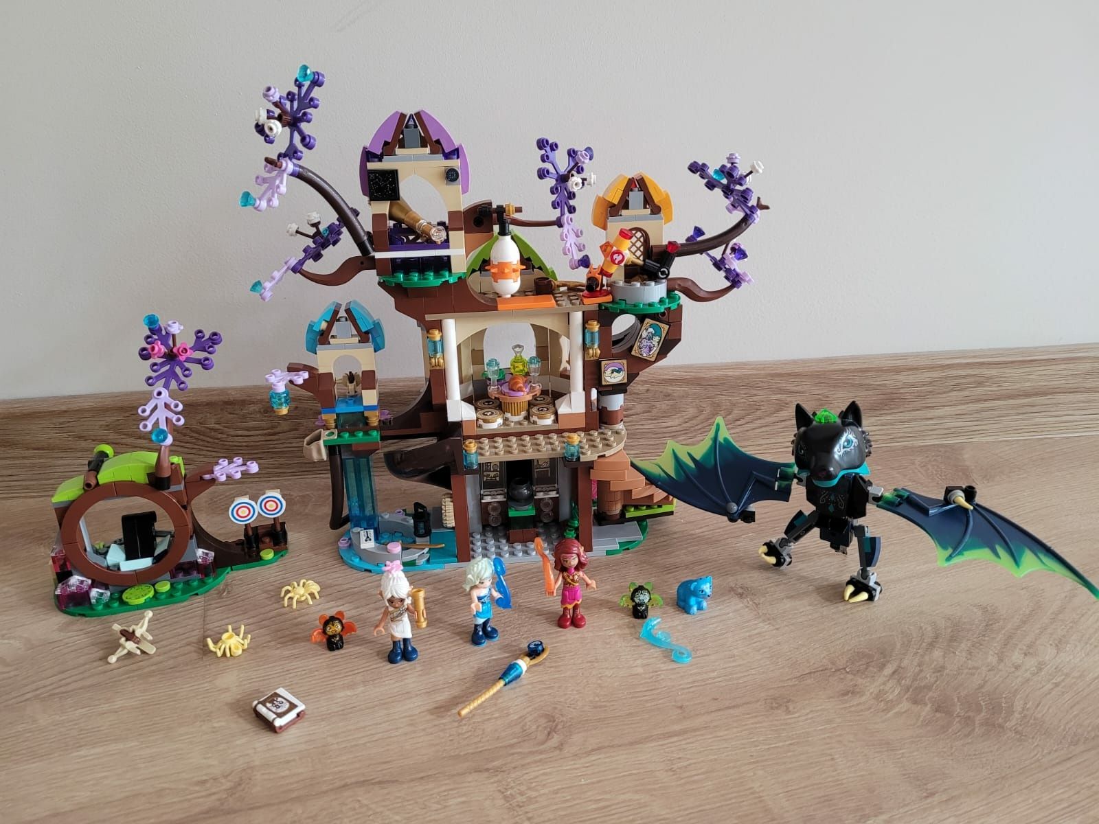 LEGO elves atak nietoperzy na drzewo 41196