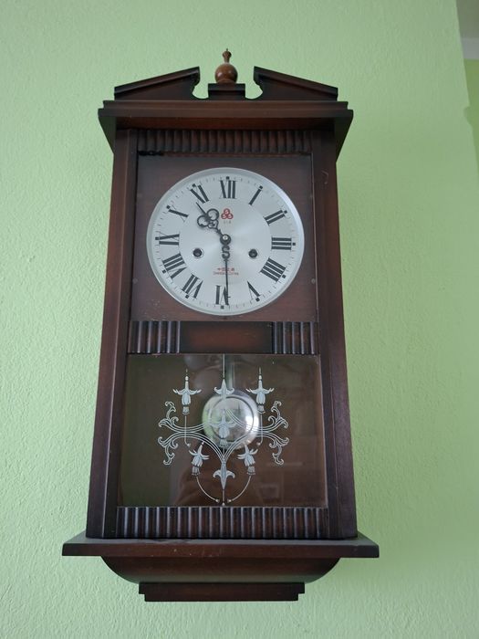 Zegar scienny nakrecany