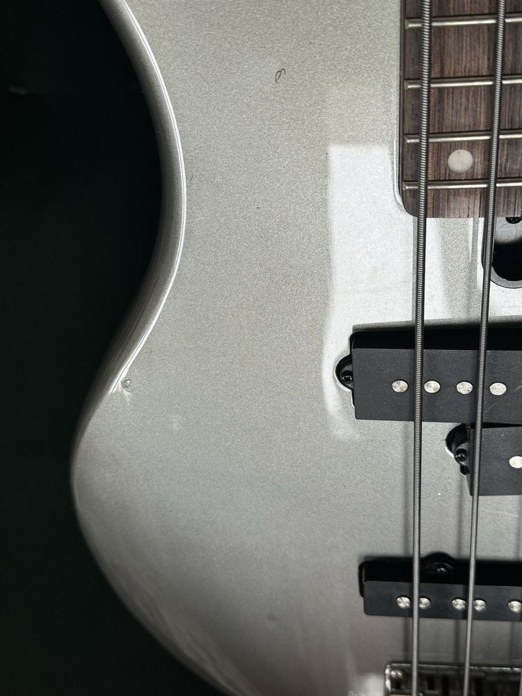 Gitara basowa Yamaha TRBX204 Srebrna