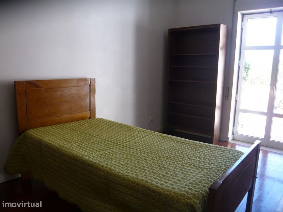 543077 - Quarto com cama de solteiro, com...