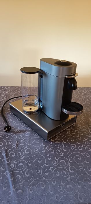 Máquina café Nespresso  Vertuo Plus GDB2 com Gaveta para cápsulas