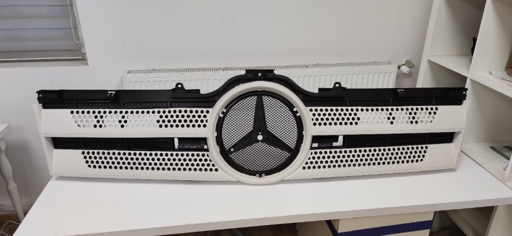 Mercedes Actros MP4 atrapa grill