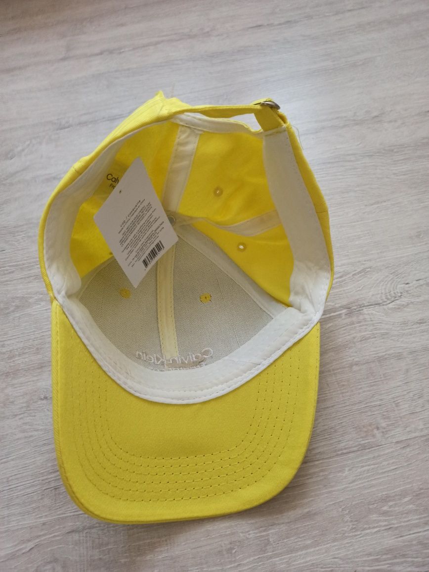 nowa żółta czapka z daszkiem Calvin Klein