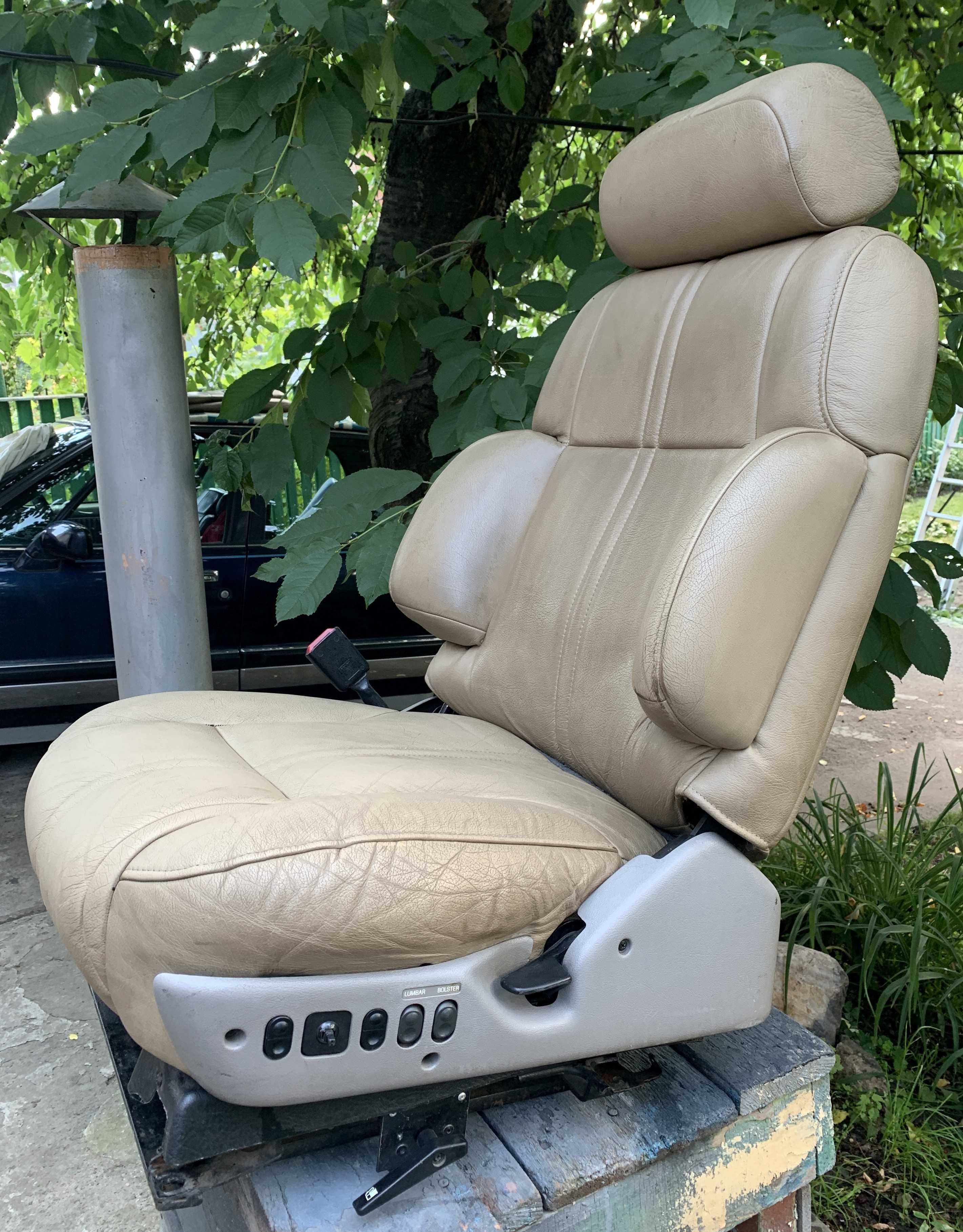 Крісла шкіряні Ford Thunderbird