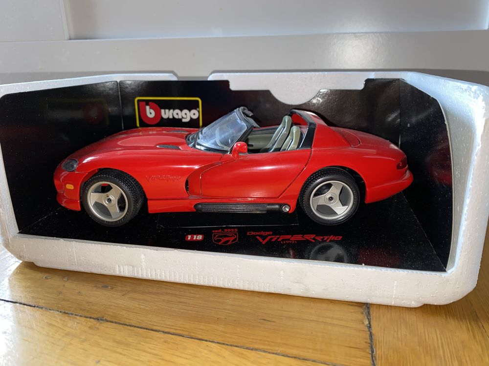 BBurago Dodge Viper RT/10 (1992) Diamonds 1:18.