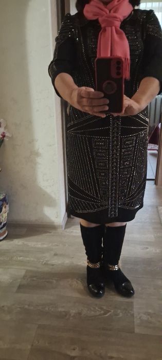 Продам вишукану  сукню(50-52р)