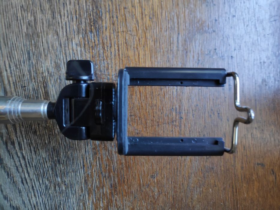 Selfie stick com adaptador camera/telefone